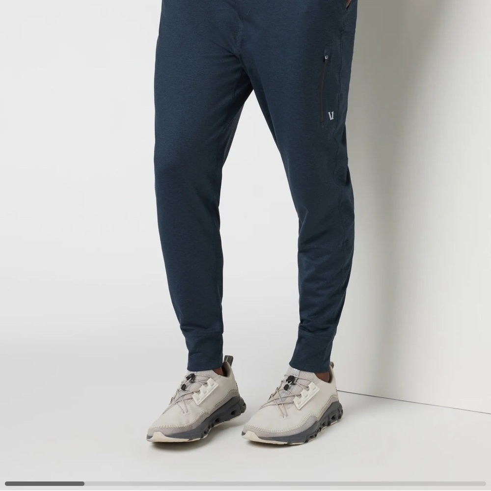 Vuori olive green Joggers with Drawstring